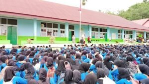 Kepala Madrasah Tri Helmi Buka Kegiatan Classmeeting MTsN 1 Sijunjung