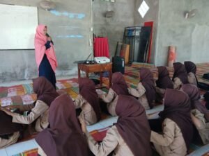 LDK OSIM MTsN 1 Sijunjung Hadirkan Evi Endah Saputri, S.Pd: Bangun Komunikasi Efektif dan Tanggung Jawab Kepemimpinan