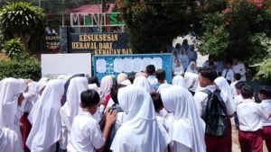 MTsN 1 Sijunjung Umumkan Hasil Tes PMBM Tahun Pelajaran 2026/2027, Calon Siswa Antusias Padati Papan Pengumuman