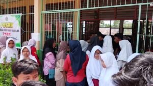 Antusias Tinggi di Hari Pertama, Pendaftaran Ulang Di MTsN 1 Sijunjung Dipadati Peserta